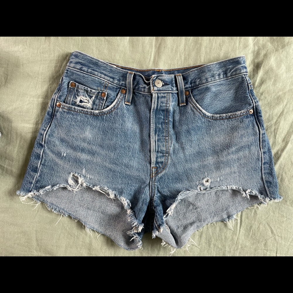Levis 501 denim shorts size 29